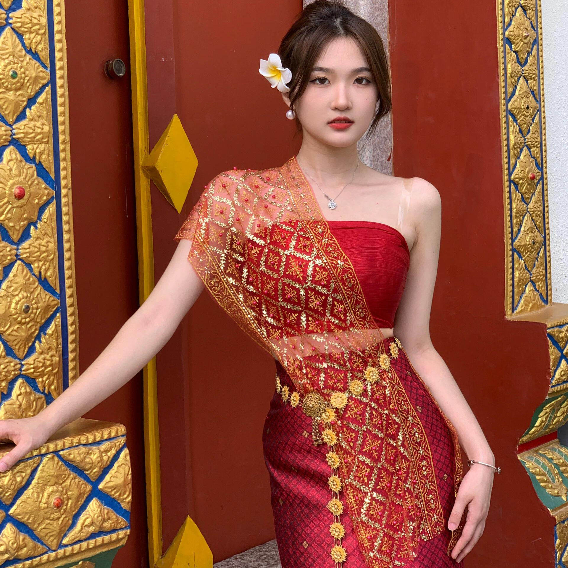 西双版纳傣族服装女夏红金泰国旅拍套装传统民族风足浴工作服红色