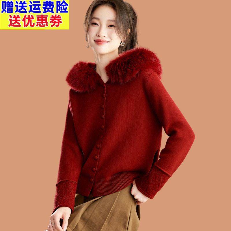 本命年红色连帽毛领羊毛针织开衫女2026新款时髦外搭短款毛衣外套