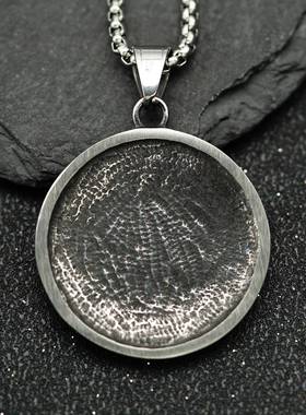 欧美跨境新款嘻哈时尚饰品钛钢电镀古埃及符文荷鲁斯之眼吊坠