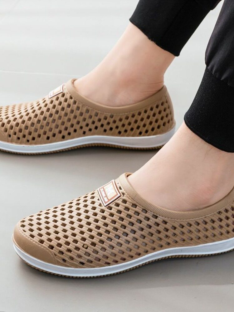 2025 NEW CAVE SHOES FOR MEN AND WOMEN BREATHABLE BAOTOU KOREAN VERSION COUPLE ANTI SLIP CHEF WORK PLACE SPORTS RUNNING SANDALS