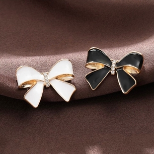 新款小香风蝴蝶结胸针高档复古黑色合金西装开衫固定防走光胸针