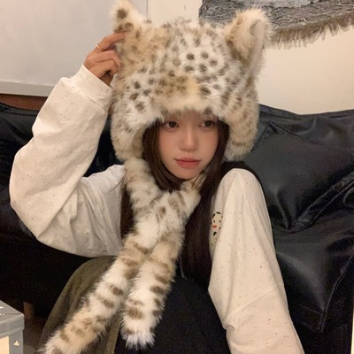 GN原创高级小雪豹“帽包双用”女