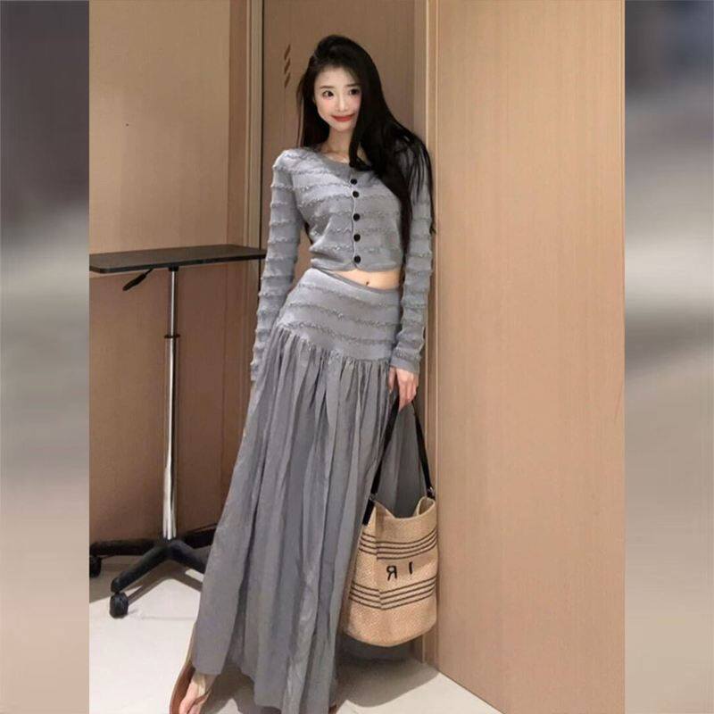 韩系灰色条纹开衫上衣搭配高腰慵懒半身裙子两件套装女秋季连衣裙