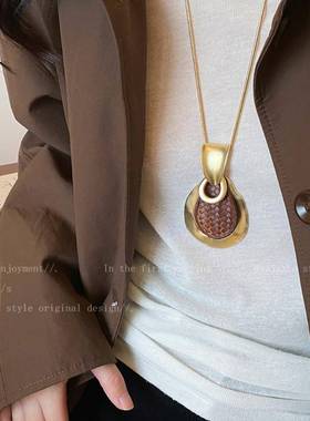 褶皱水滴镂空木片流苏吊坠项链女时尚个性毛衣链小众独特轻奢配饰