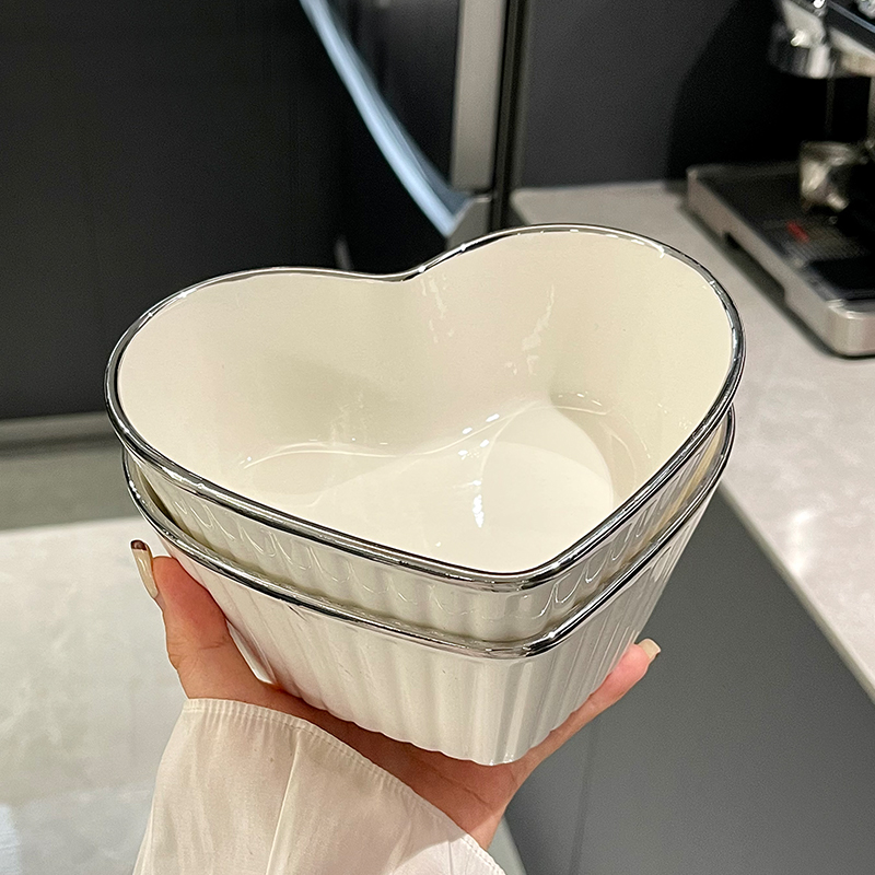竖纹爱心碗心桃碗创意高级感宿舍学生泡面碗零食小吃碗家用陶瓷碗