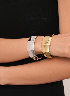 欧美跨境夏季新款不规则椭圆交叉亚克力开口手镯夸张设计感手饰