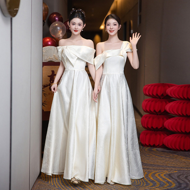 香槟色伴娘服2025新款夏季高级感婚礼姐妹团小个子气质礼服裙显瘦