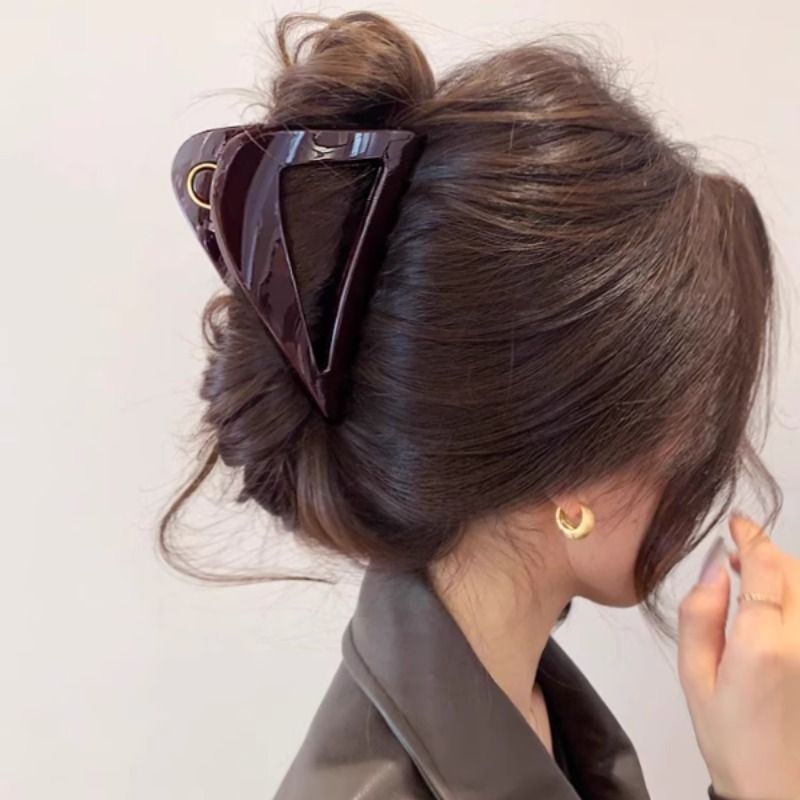 巧克力棕三角发夹中号抓夹女简约安可拉高级感后脑勺鲨鱼夹子发饰