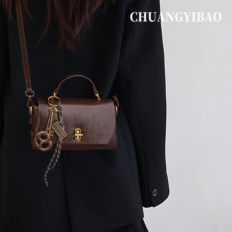 爱玛女仕咖色精致超火小方包包女式新款秋冬轻奢小众高级感百搭斜