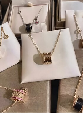 小蛮腰弹簧项链男女V金镀18K黑陶瓷钻小红人慈善款吊坠不掉色金色