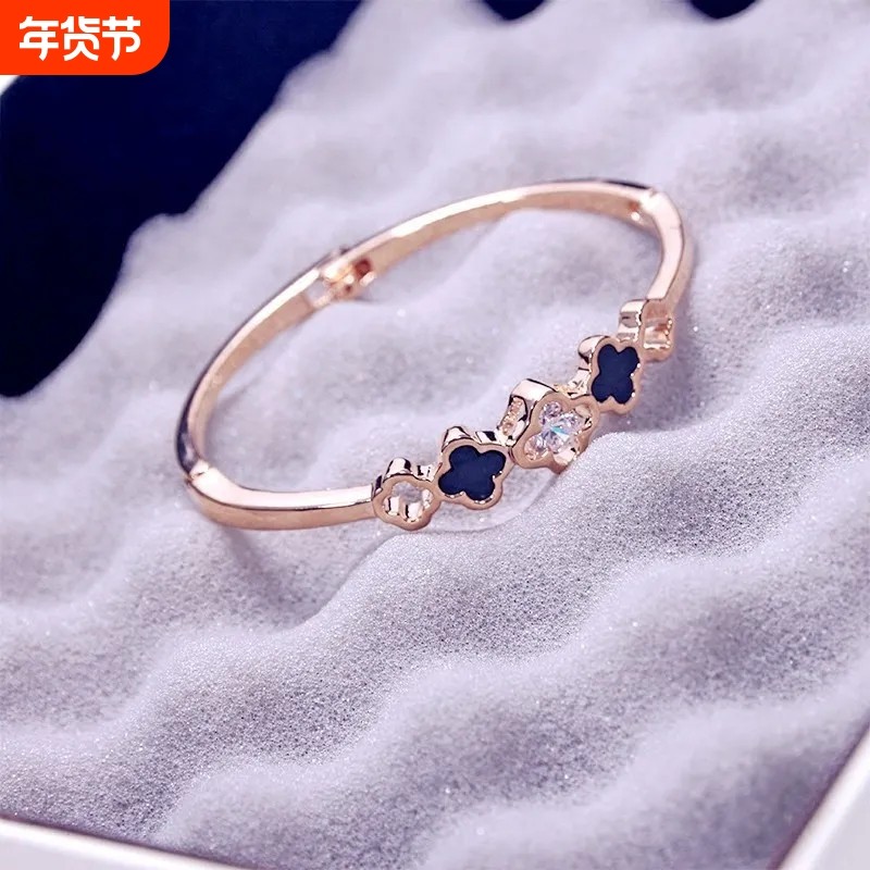 日韩版钛钢贝壳四叶草手镯2026新款高级感ins风镂空手环女送对