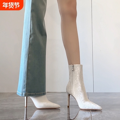 迪丽米迪 巨好看白色绒面高跟短靴女秋冬气质尖头细跟瘦瘦靴新款