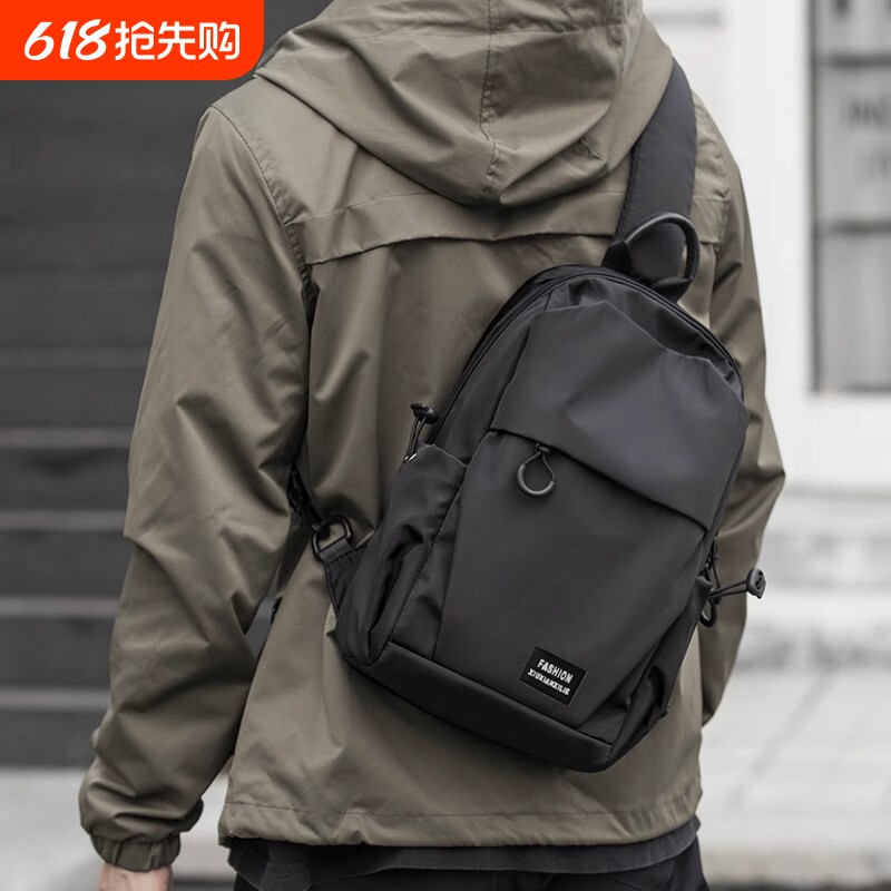 2025新款男士休闲百搭斜挎包胸包随身便携单肩包户外旅游小背包