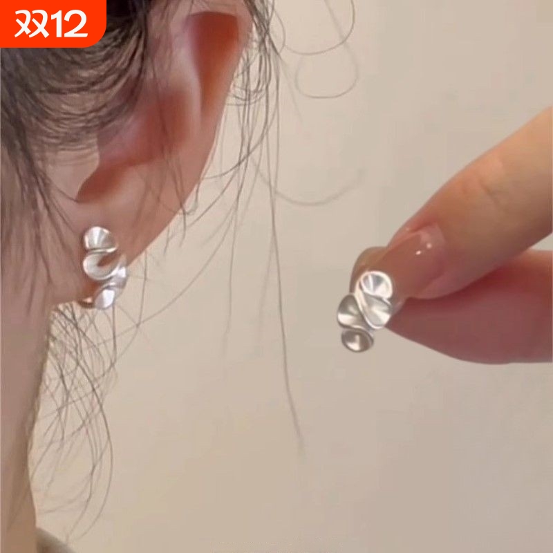 小众奶油花几何耳饰无耳洞女硅胶耳夹无痛蚊香盘百搭新年星星