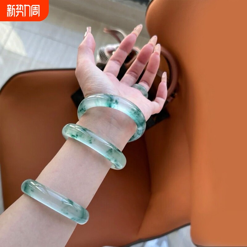 高冰飘花岫玉翡翠平替玉石手镯高档珠宝女款翡翠手镯冰飘花镯子