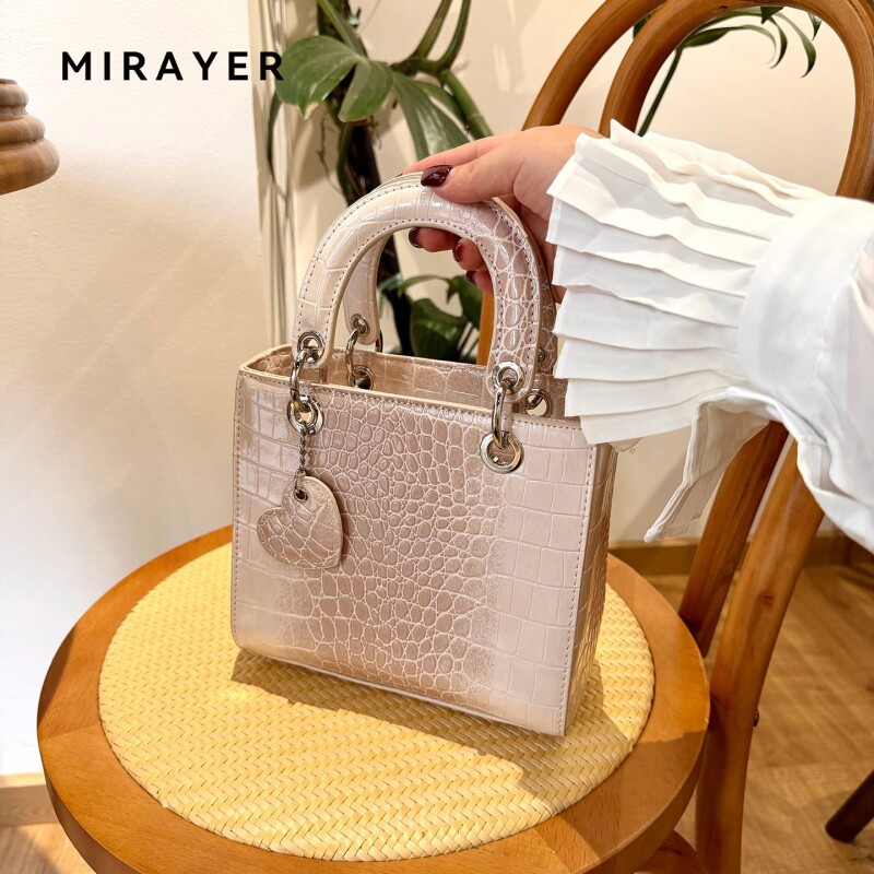 爱玛女仕包包高级感轻奢小众鳄鱼纹戴妃包渐变色手提单肩斜挎链条