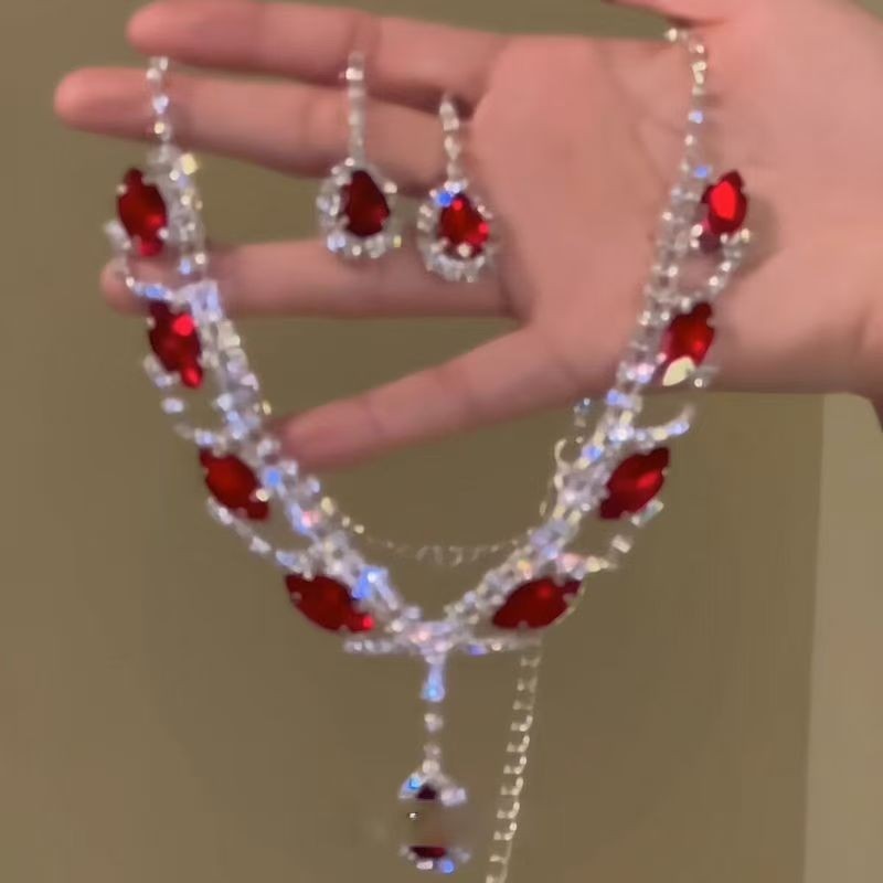 「女王」水钻鸽血红重工礼服项链新款高级感轻奢百搭同款耳钉锁骨