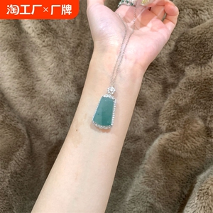 蓝水翡翠玉髓花头无事牌项链女复古新中式高级感精致仿玉石锁骨链