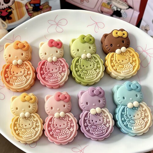 Hellokitty凯蒂猫月饼桃山皮中秋礼盒多口味抱抱月饼伴手礼