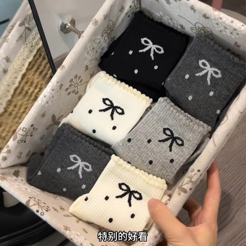 蝴蝶结波点袜子女秋季miu系少女新款纯棉花边中筒袜秋冬黑色防臭
