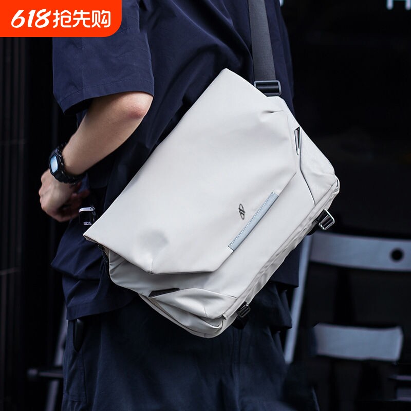 阿波罗磁吸扣工装男士挎包电脑单肩包斜挎男包小众运动新款大容量