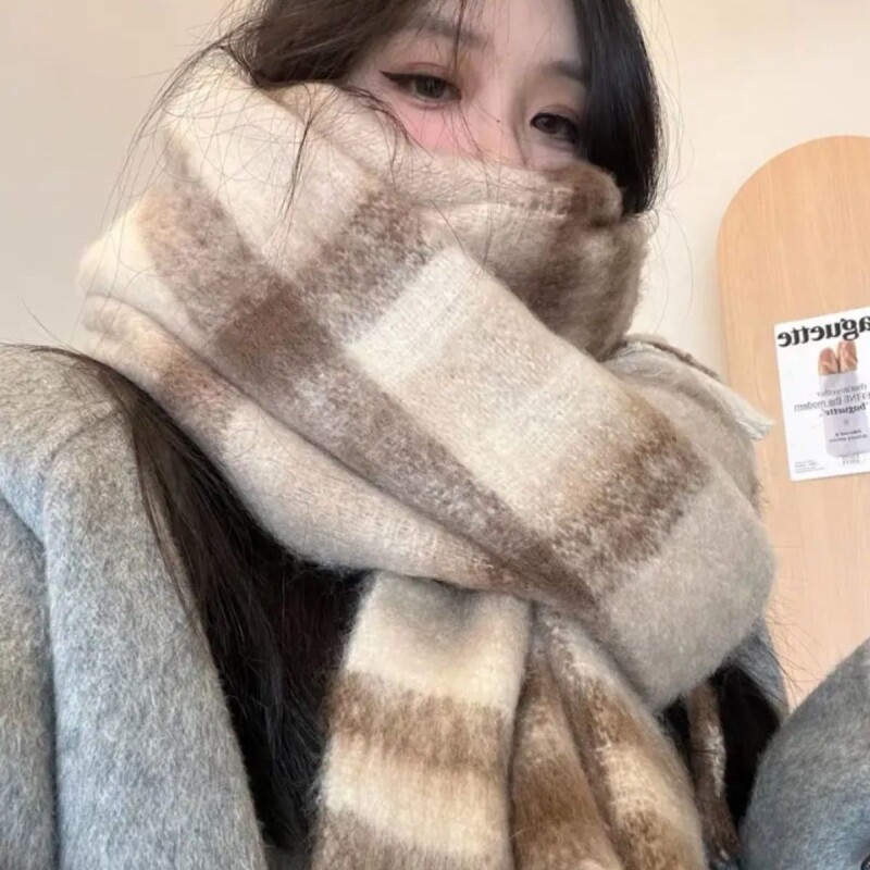 加厚马海毛围巾女秋冬季保暖高级感米色围脖披肩两用加宽条纹流苏