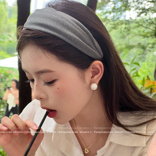 日常外戴宽边发捆发箍女2026新款压发高颅顶灰色发带发卡头箍白色