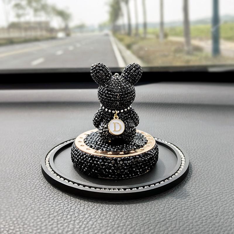 卡通创意个性镶钻香膏坐立小兔子汽车摆件车载香薰香水淡香礼品女