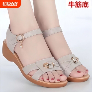 意尔康心选妈妈凉鞋女夏季软皮坡跟平底中老年防滑软底鞋子女中跟