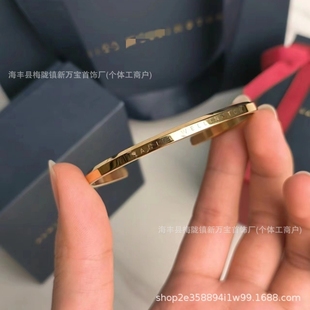 高版本dw钛钢字母开口情侣手镯女小众设计轻奢闺蜜手环玫瑰金黄金