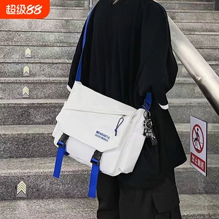 包包男潮牌斜挎包大学生上课装书袋休闲日系挎包大容量帆布邮差包