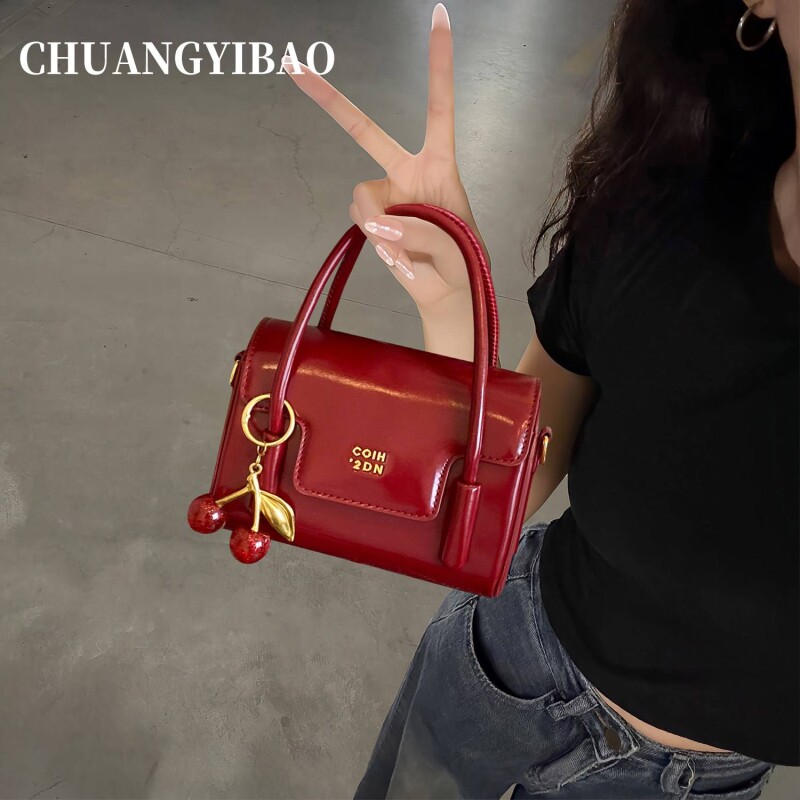 爱玛女仕红色超火精致小方包包女2026新款轻奢小众高级感手提斜挎