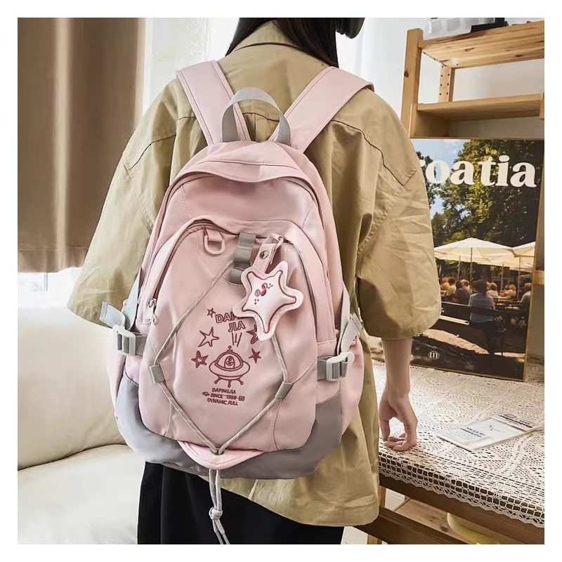 旅行双肩包女生可爱超轻便大容量高颜值大学生撞色休闲书包防水