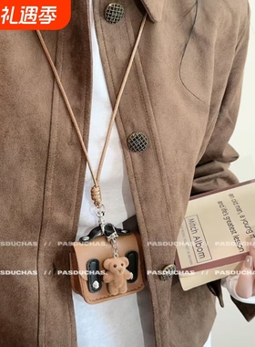 太可爱辣!学院风小熊包包吊坠长项链设计感皮质毛衣链配饰卫衣链