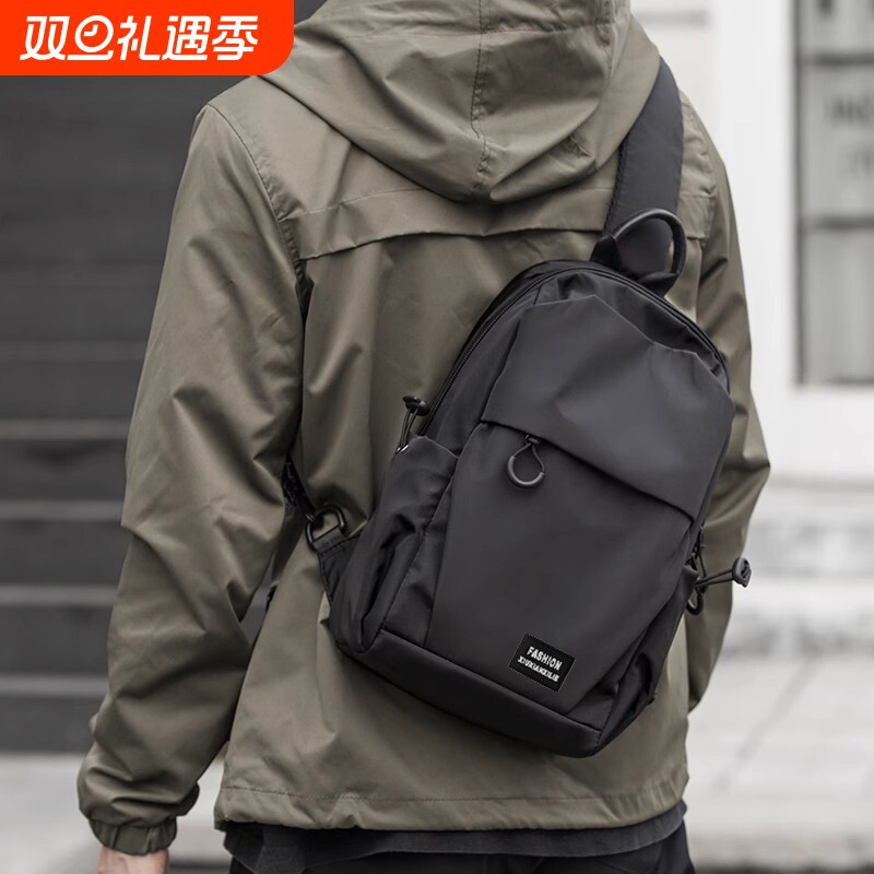 2025新款男士休闲百搭斜挎包胸包随身便携单肩包户外旅游小背包