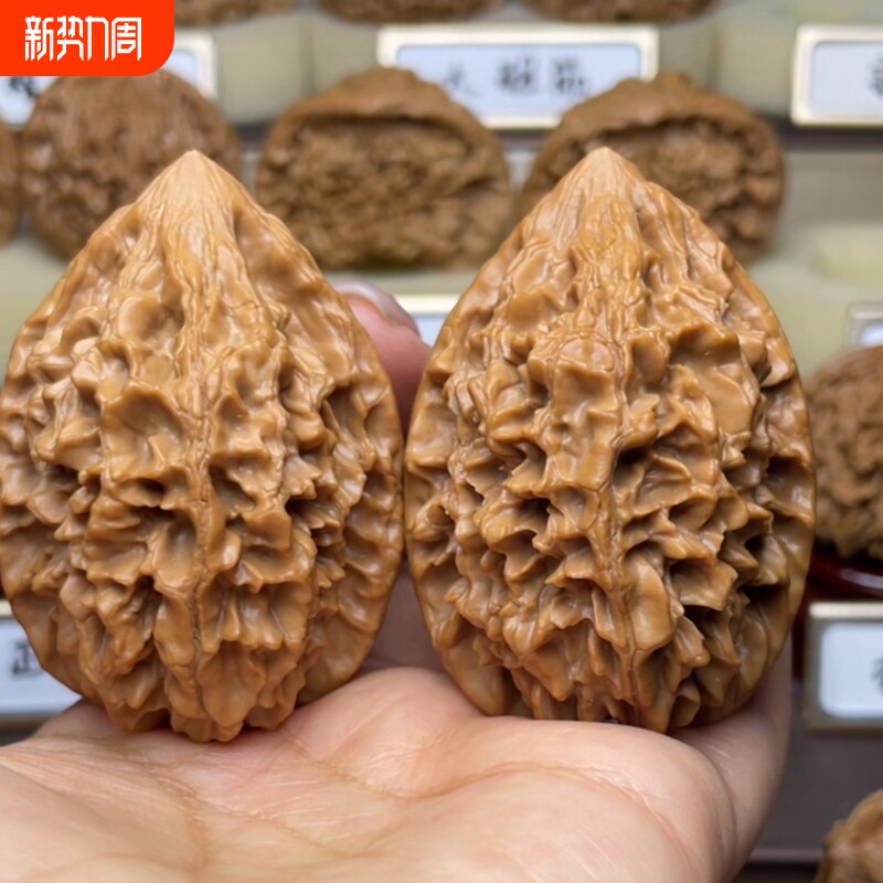 高货精品文玩核桃招财鼠收藏级天然野生老年人盘核桃女士手把件