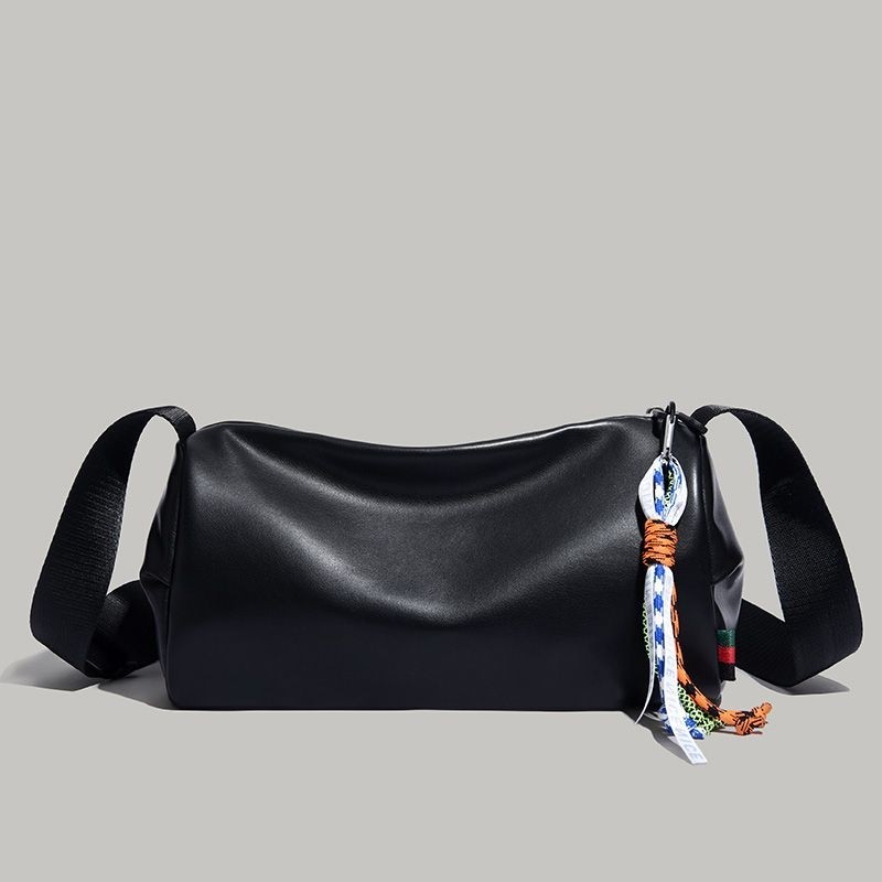 2025新款包包男士斜挎包简约休闲单肩潮牌通勤圆筒包百搭小背包女