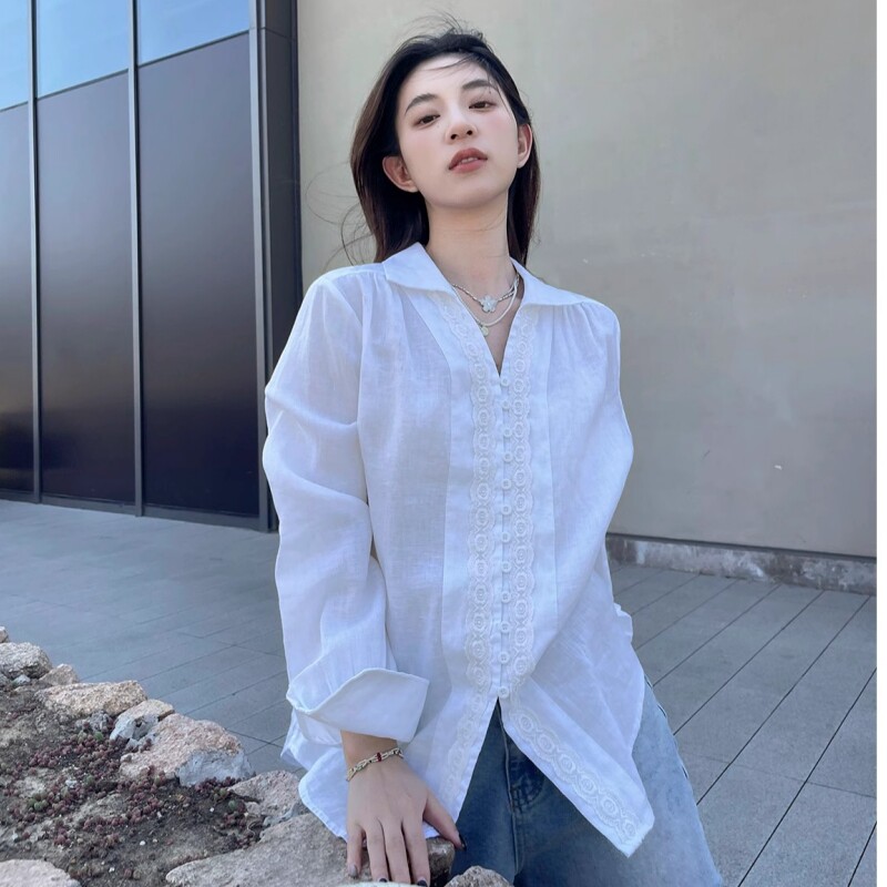 棉麻翻领蕾丝拼接白衬衫