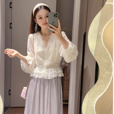 白色三季可穿高端货V领拼接长袖