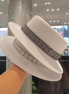 新款珍珠平顶草帽女夏小香风格防晒遮阳帽子时尚街头短檐白色礼帽