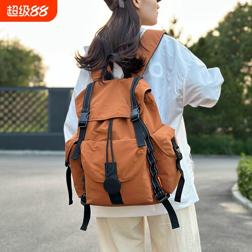户外徒步登山包女士新款轻便旅游大容量双肩包高颜值防水旅行背包