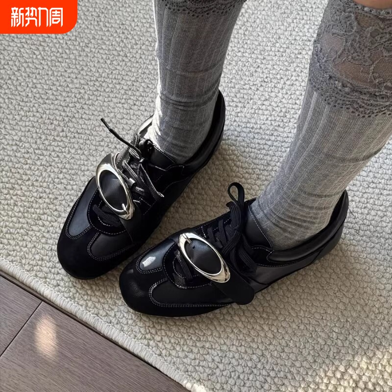 德训鞋女2026春季新款黑色运动鞋单鞋阿甘鞋平底支撑波点防滑圆头