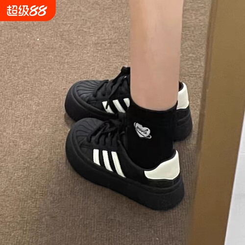 意尔康心选贝壳头黑色板鞋女2025秋冬新款厚底休闲运动大头可爱娃