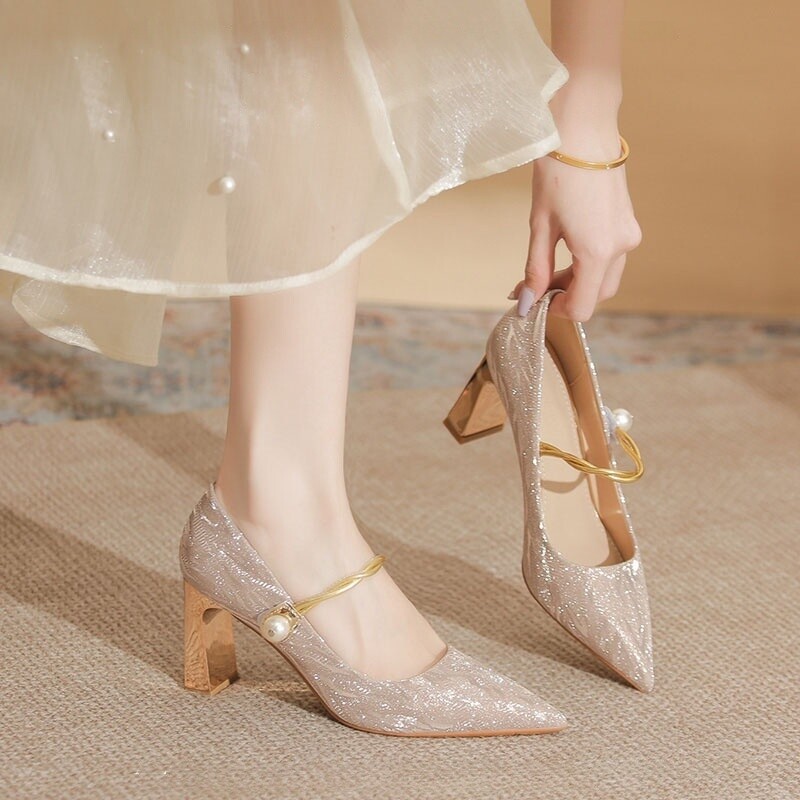 配旗袍高跟鞋女2025春秋新款粗跟不累脚尖头婚纱婚鞋新娘鞋细跟