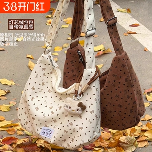 大容量灯芯绒饺子包新款韩系ins风单肩包学生上课通勤斜挎包包女