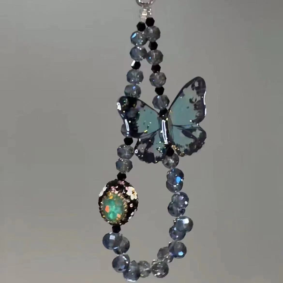 爆闪串珠链条手机挂件蝴蝶高级感原创暗黑系蓝色蝴蝶链条手机饰品