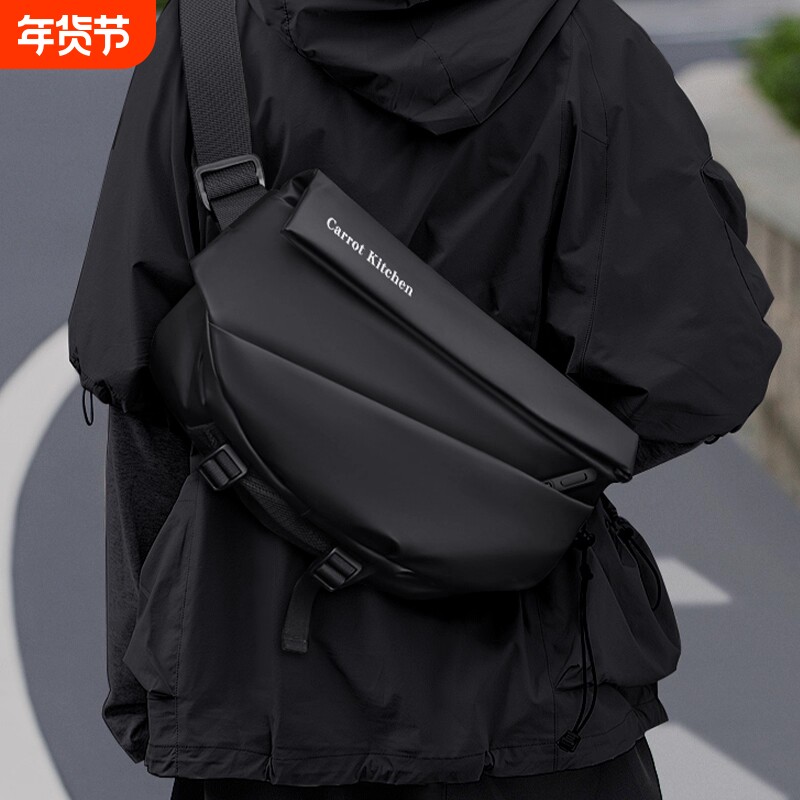 男生大容量旅行时尚单肩包男士运动通勤包2025新款骑行斜挎包男款