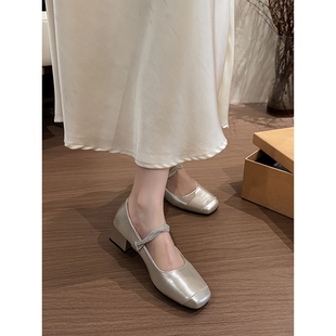 方頭高跟鞋 法式 配裙子瑪麗珍 新款 女2025夏季 銀色單鞋 中粗跟小皮鞋