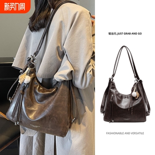 斜挎包大容量单肩通勤女包2025新款轻奢小众高级感托特包双肩包