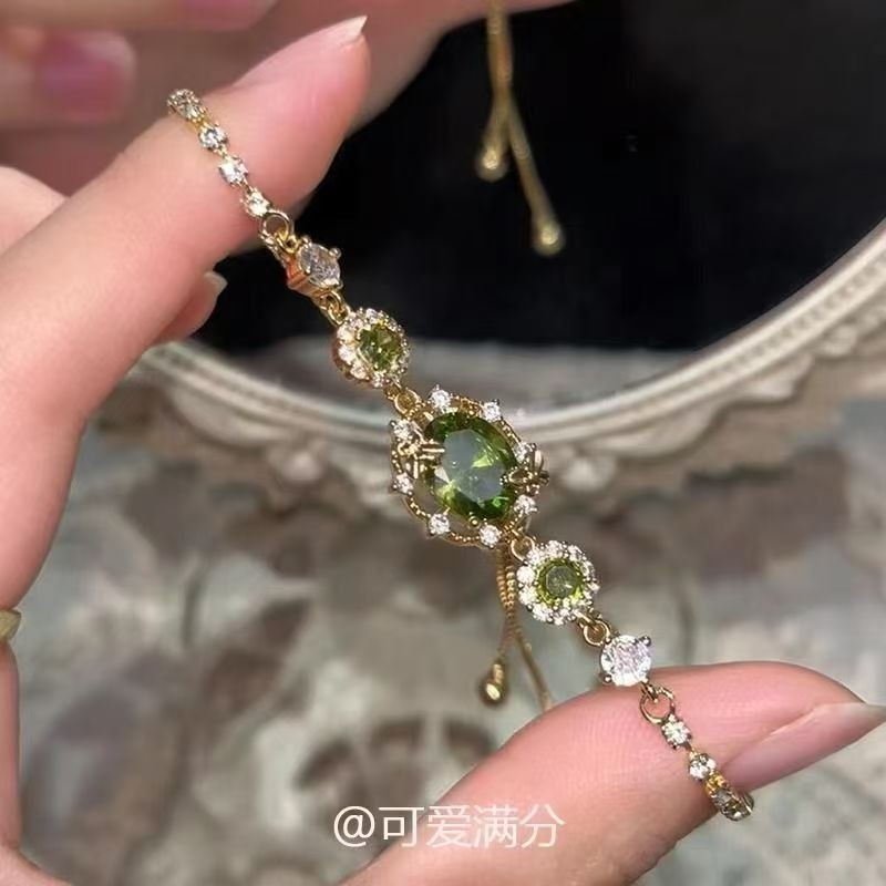 「人间四月」宫廷风橄榄绿仿锆石手链设计感轻奢满钻复古手饰女